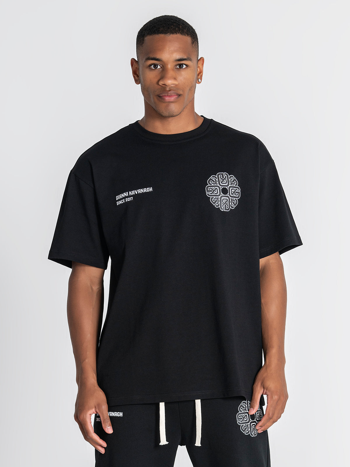 t-shirts / Black Structure Tee