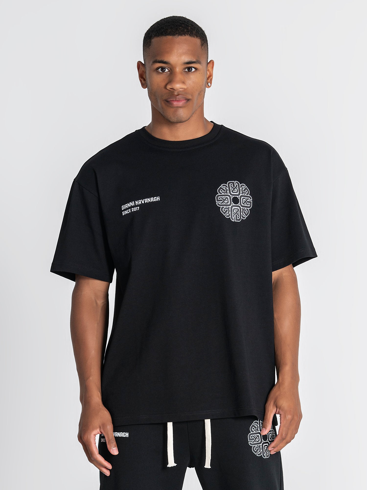 t-shirts / Black Structure Tee