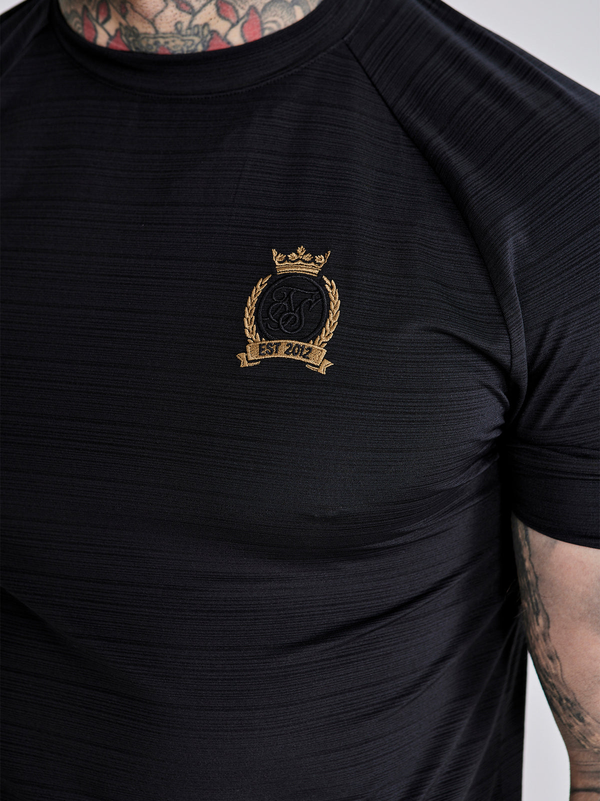 t-shirts / Crest Tech T-Shirt