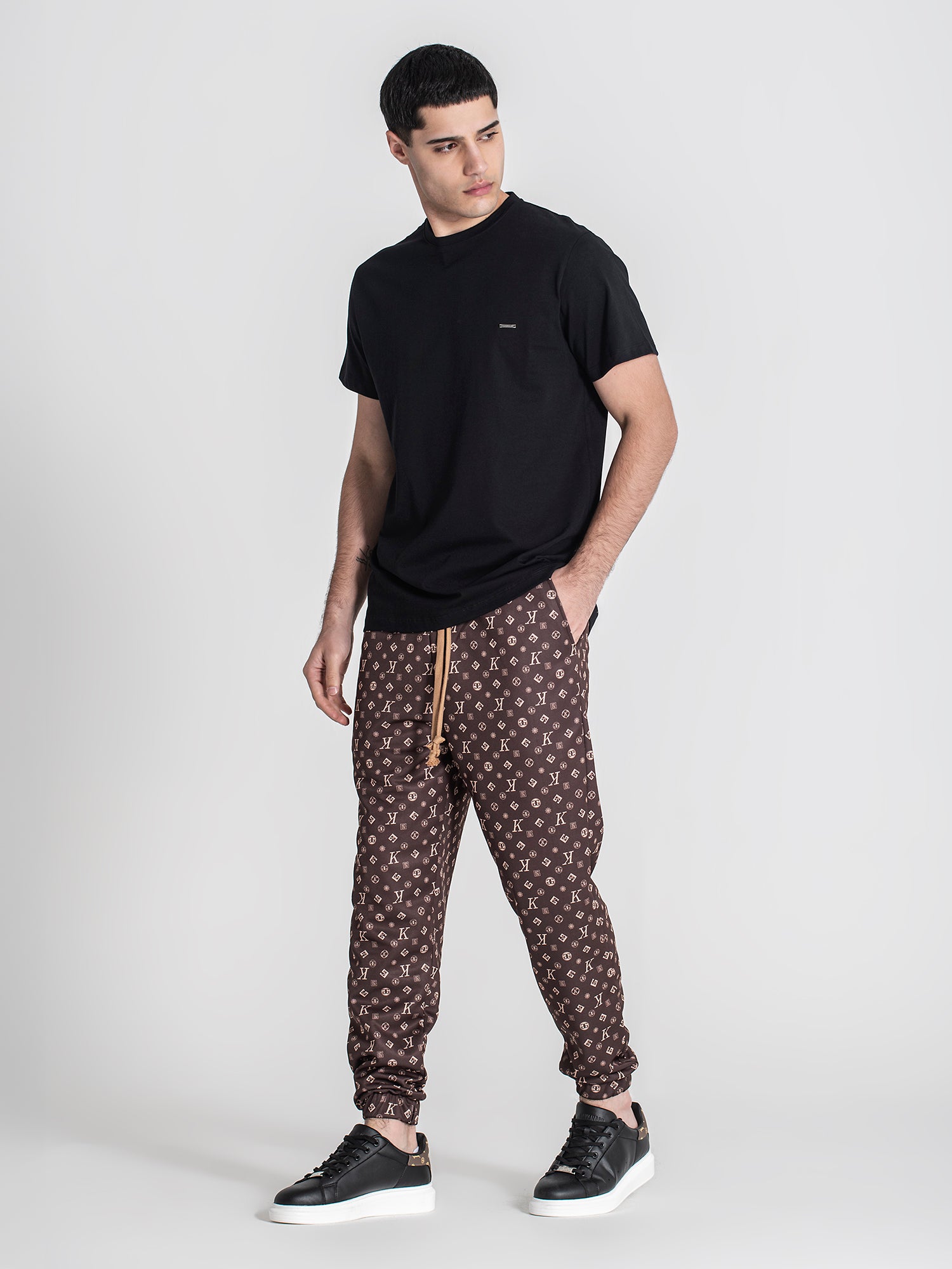 t-shirts / Black Must Tee