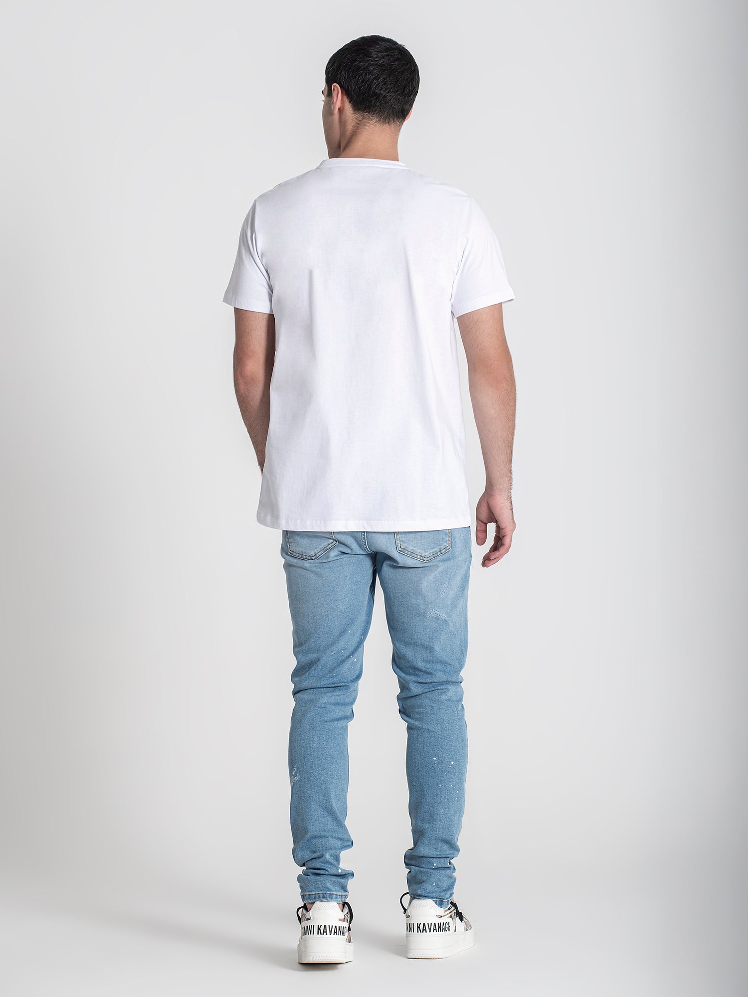 t-shirts / White Look Back Pocket Tee