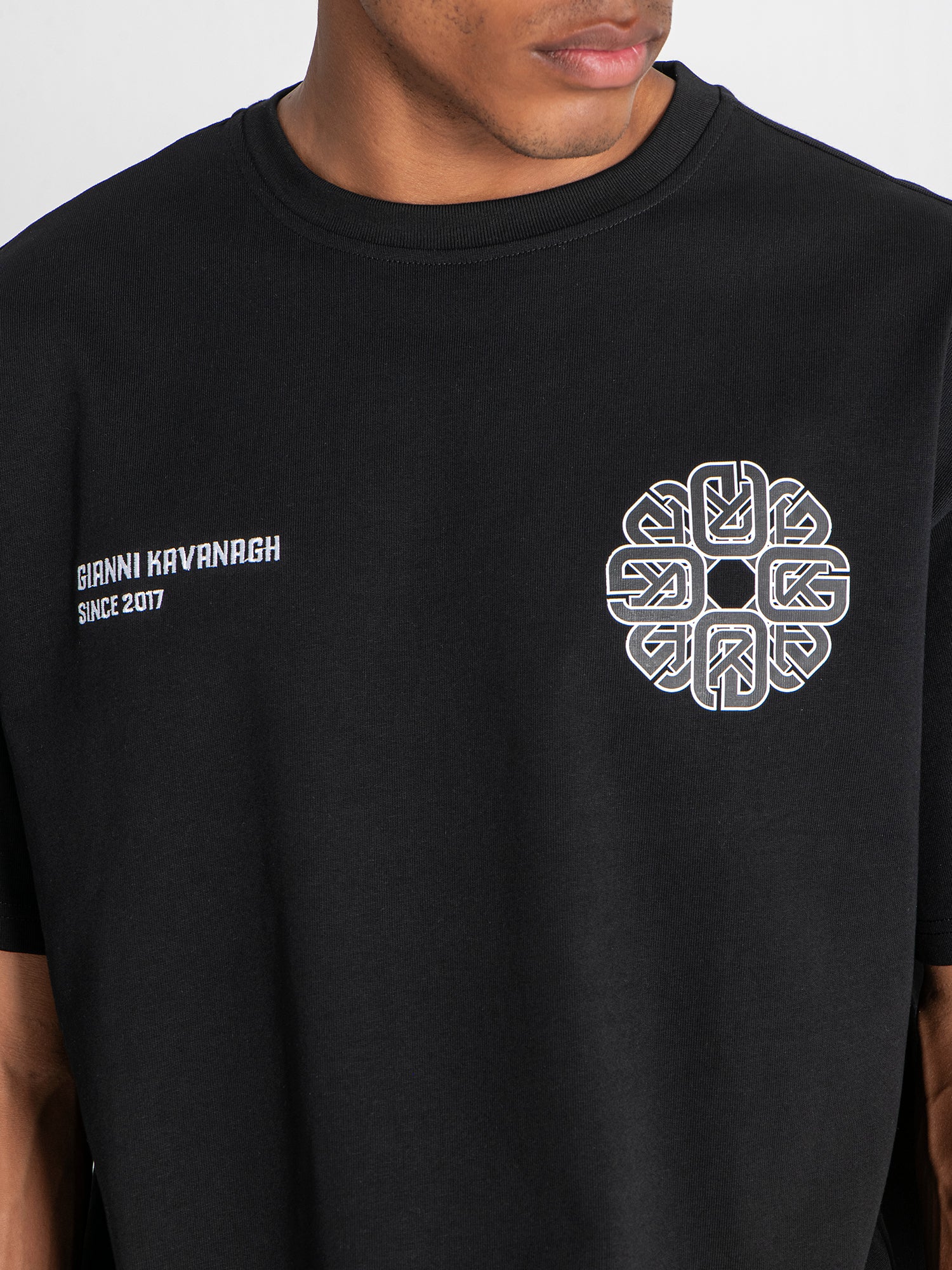 t-shirts / Black Structure Tee