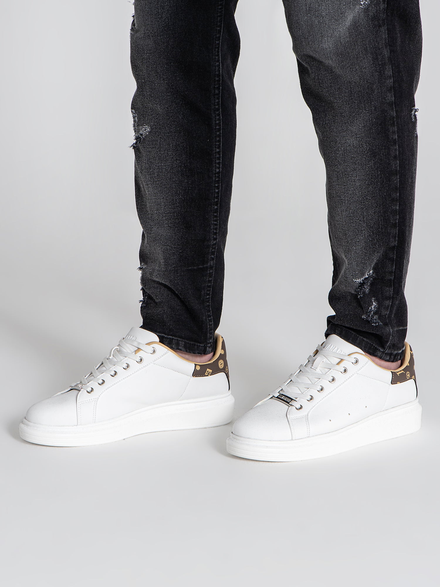 sneakers / White Logomania Sneakers