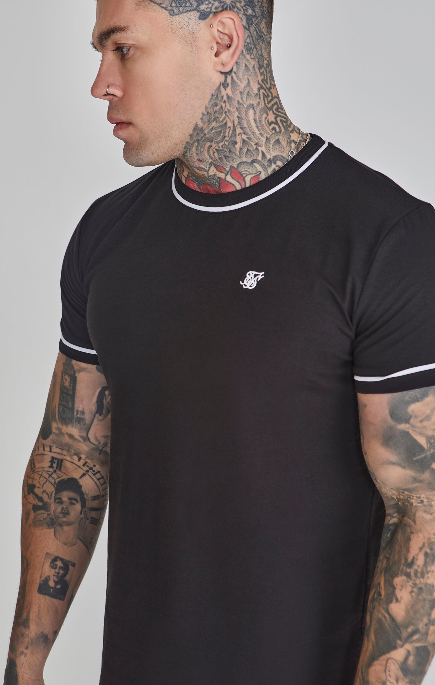 Black Muscle Fit T-Shirt (2)